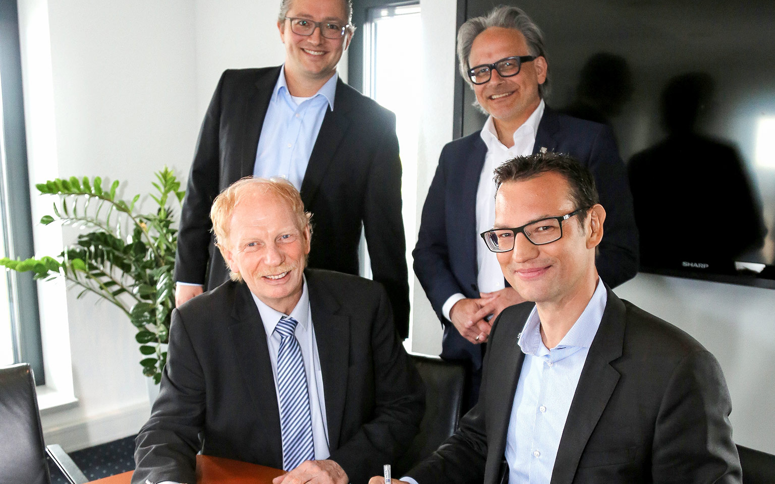 Gruppenfoto Beurkundung - Hero