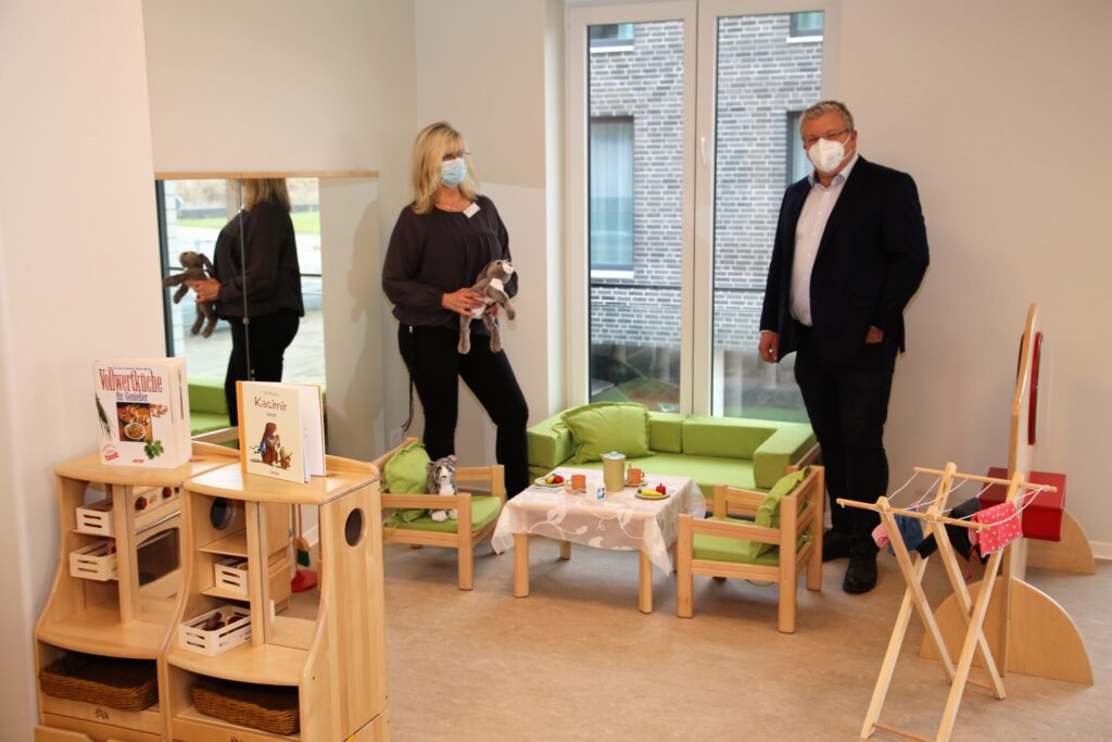 Anette Loth und Meno Requardt in der "Kinderwohnung".