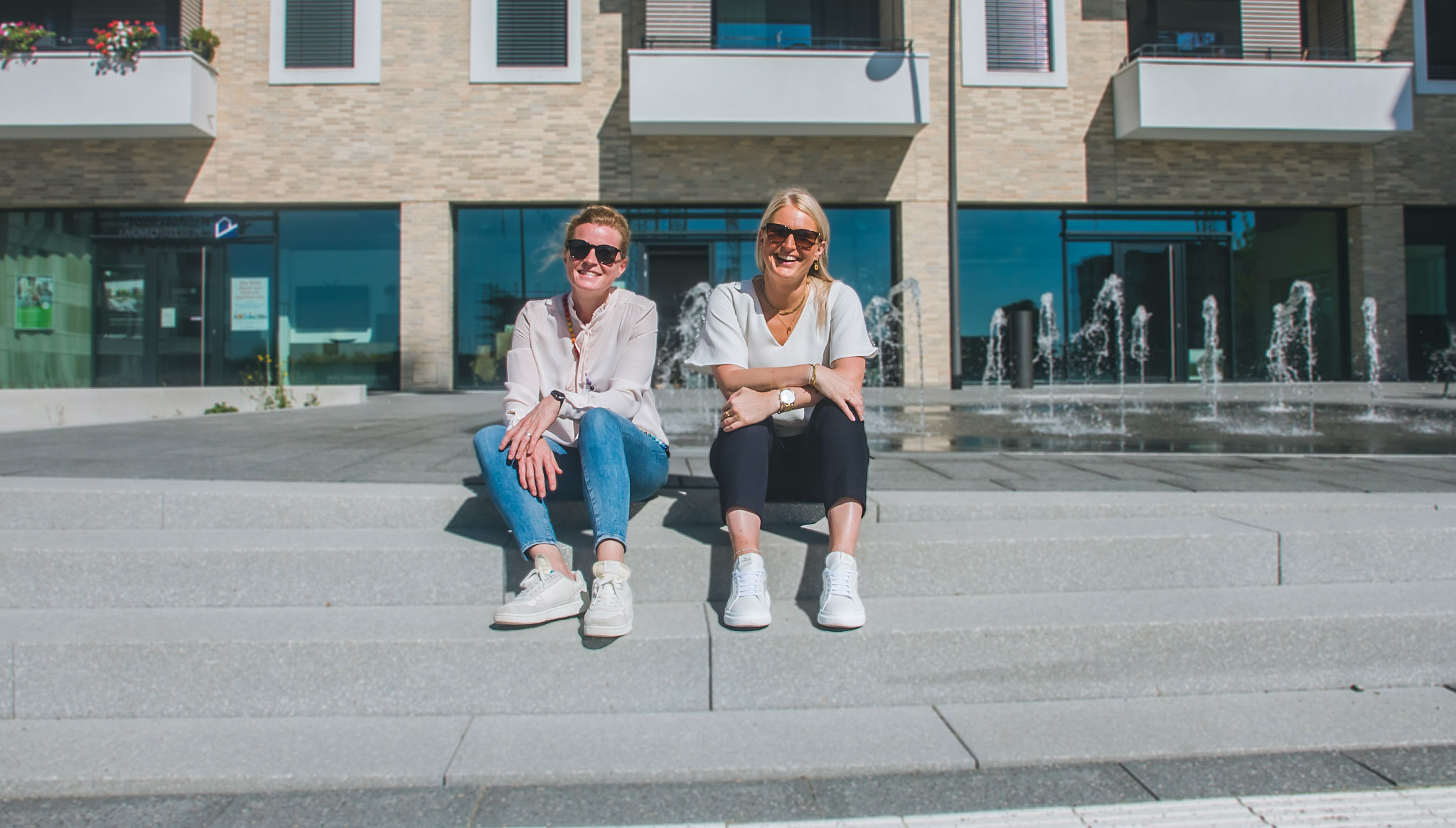 Nina Kremer und Henriette Borrmann auf Quartiersplatz