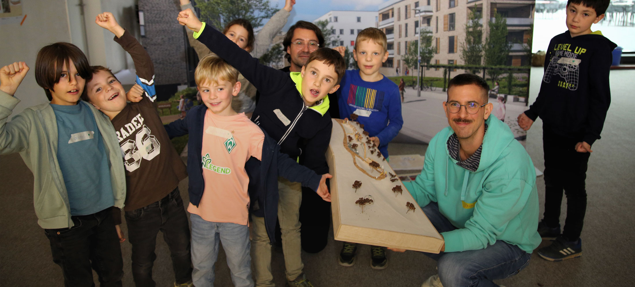 Jonas Köllmann, Christian Laviola und Kinder im Workshop