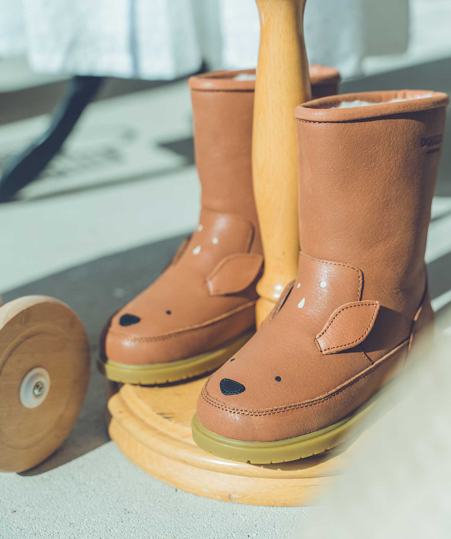 Kinderstiefel im Schaufenster des Hejskat Store